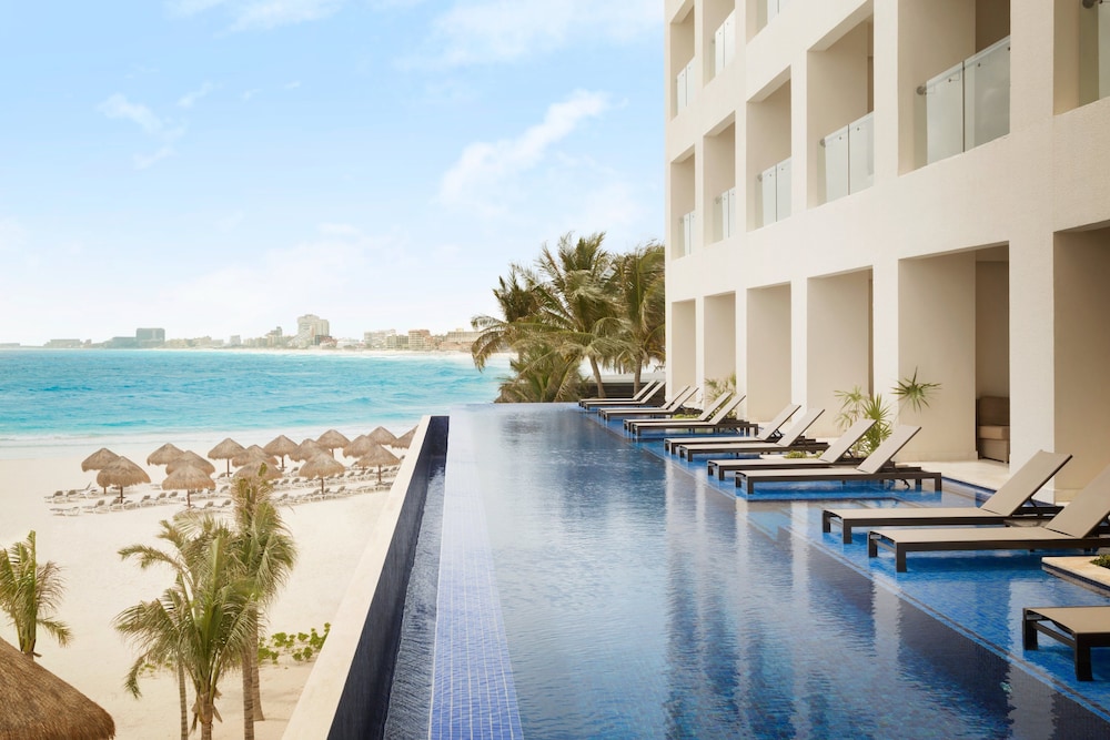 Turquoize at Hyatt Ziva Cancun - Adults Only - All Inclusive — Swimming pool in Cancun, Quintana Roo