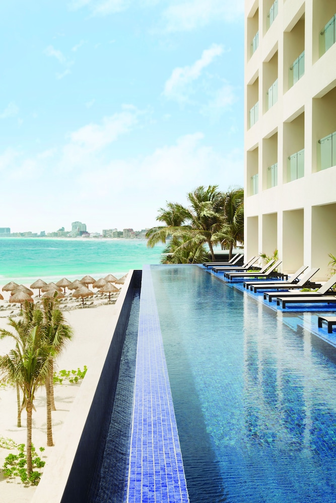 Turquoize at Hyatt Ziva Cancun - Adults Only - All Inclusive — Swimming pool in Cancun, Quintana Roo