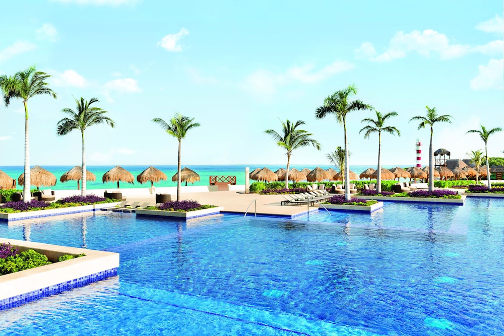 Turquoize at Hyatt Ziva Cancun - Adults Only - All Inclusive — Swimming pool in Cancun, Quintana Roo