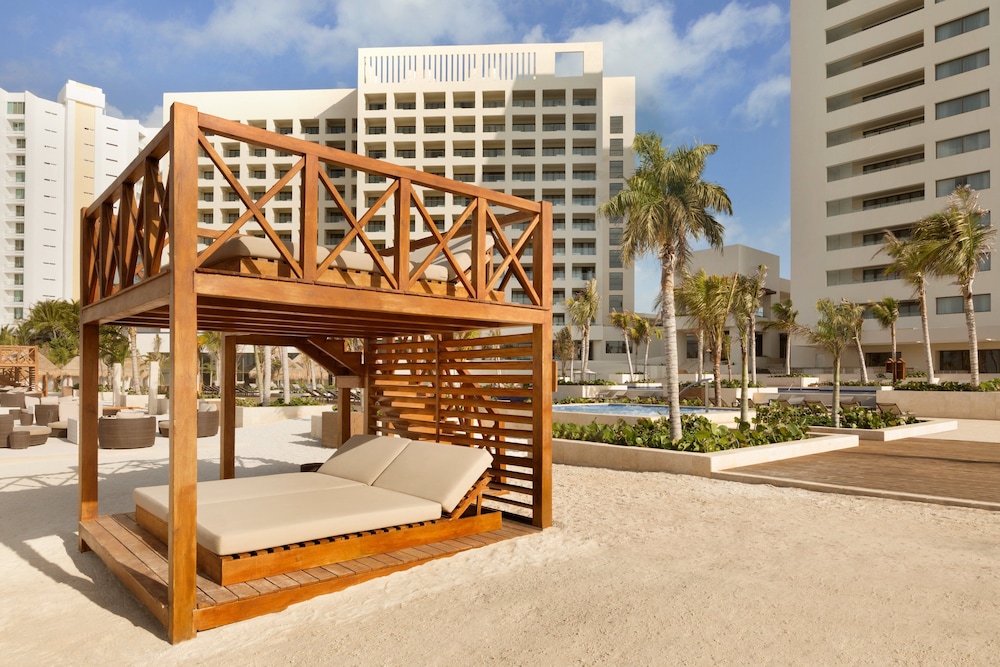 Turquoize at Hyatt Ziva Cancun - Adults Only - All Inclusive — Hotel building in Cancun, Quintana Roo