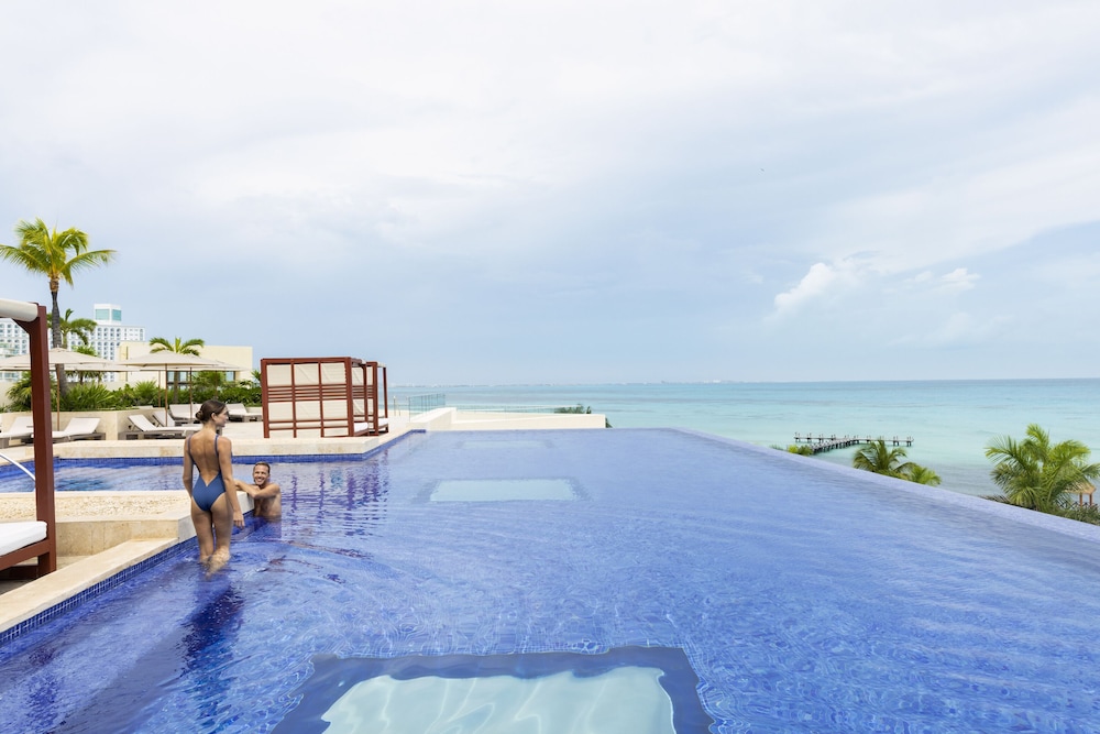 Turquoize at Hyatt Ziva Cancun - Adults Only - All Inclusive — Swimming pool in Cancun, Quintana Roo