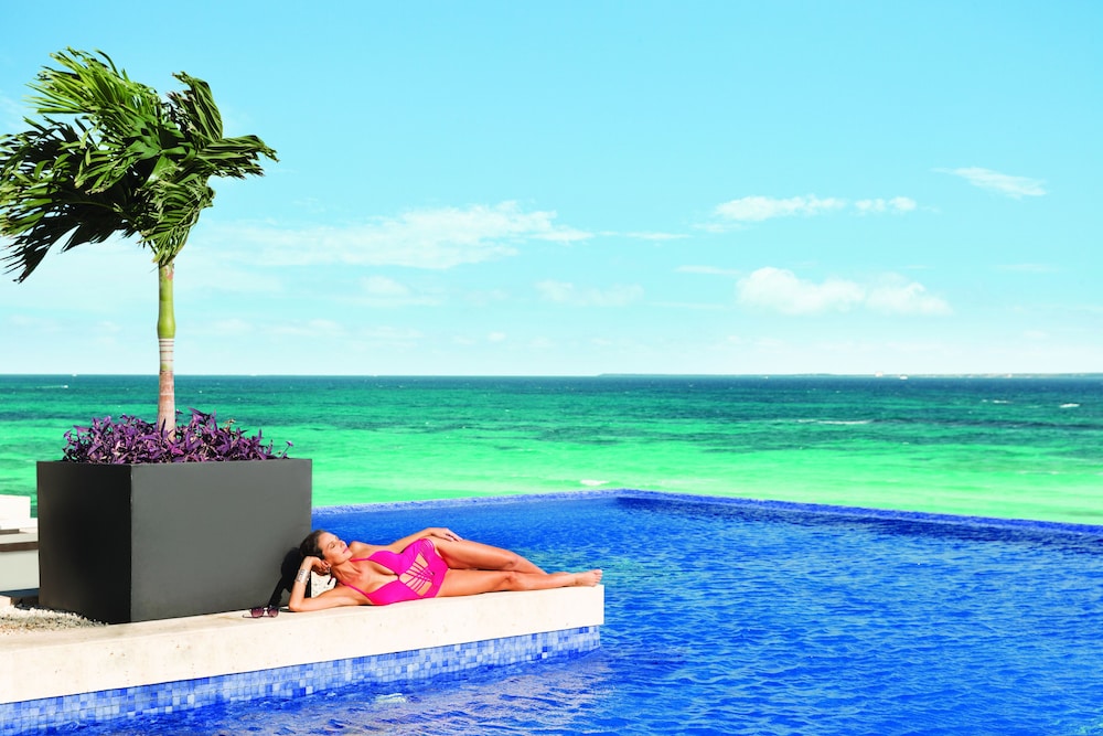 Turquoize at Hyatt Ziva Cancun - Adults Only - All Inclusive — Swimming pool in Cancun, Quintana Roo