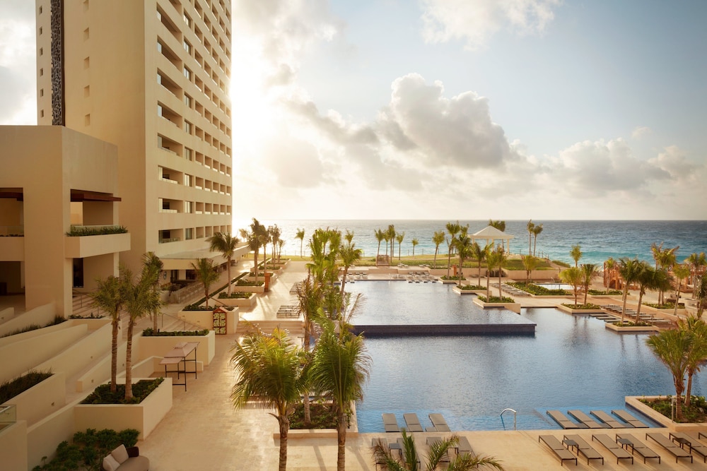 Turquoize at Hyatt Ziva Cancun - Adults Only - All Inclusive — Swimming pool in Cancun, Quintana Roo