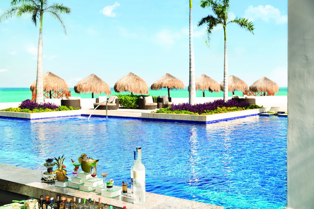 Turquoize at Hyatt Ziva Cancun - Adults Only - All Inclusive — Swimming pool in Cancun, Quintana Roo