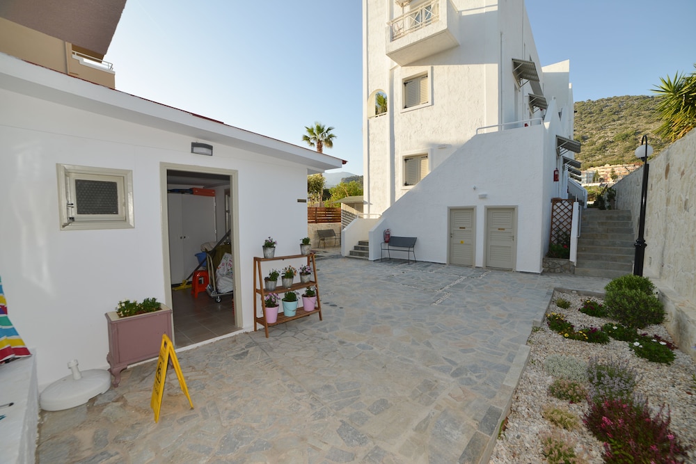 Villa Stella Apartments By Estia — Hotel building in Stalida