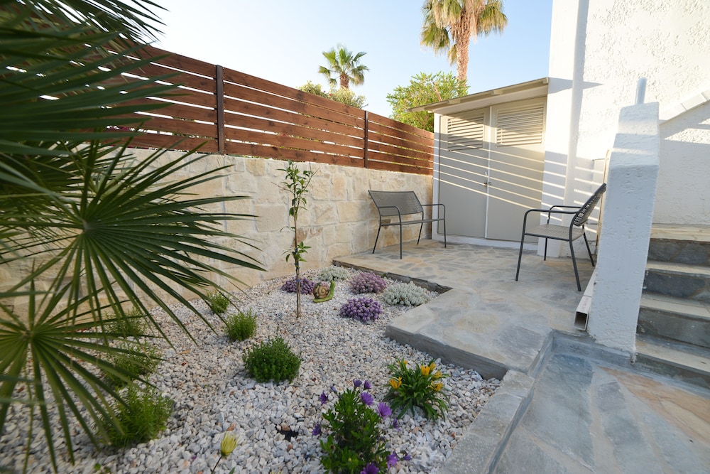 Villa Stella Apartments By Estia — Hotel building in Stalida