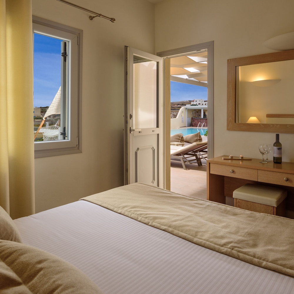Aliter Suites — Hotel rooms in Karterados, South Aegean