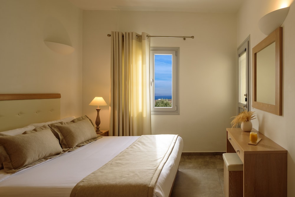 Aliter Suites — Hotel rooms in Karterados, South Aegean