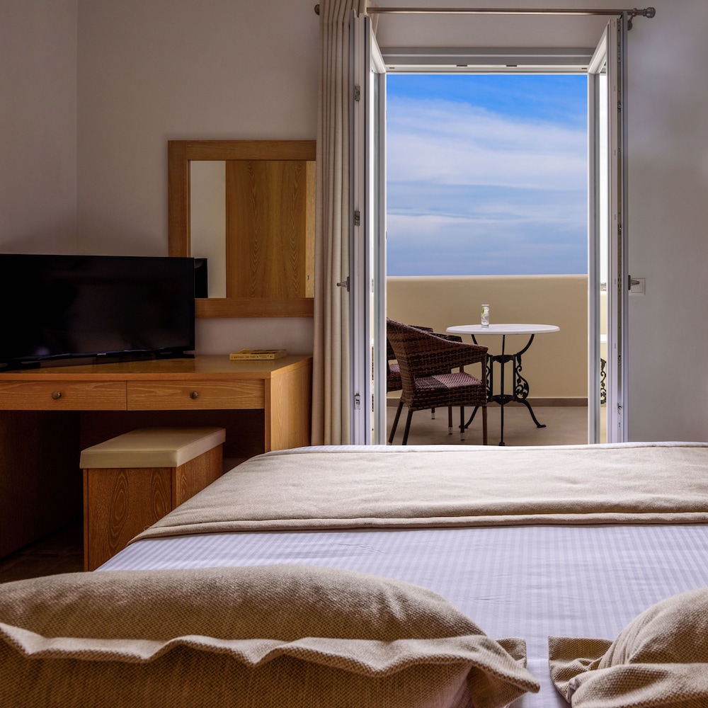 Aliter Suites — Hotel rooms in Karterados, South Aegean