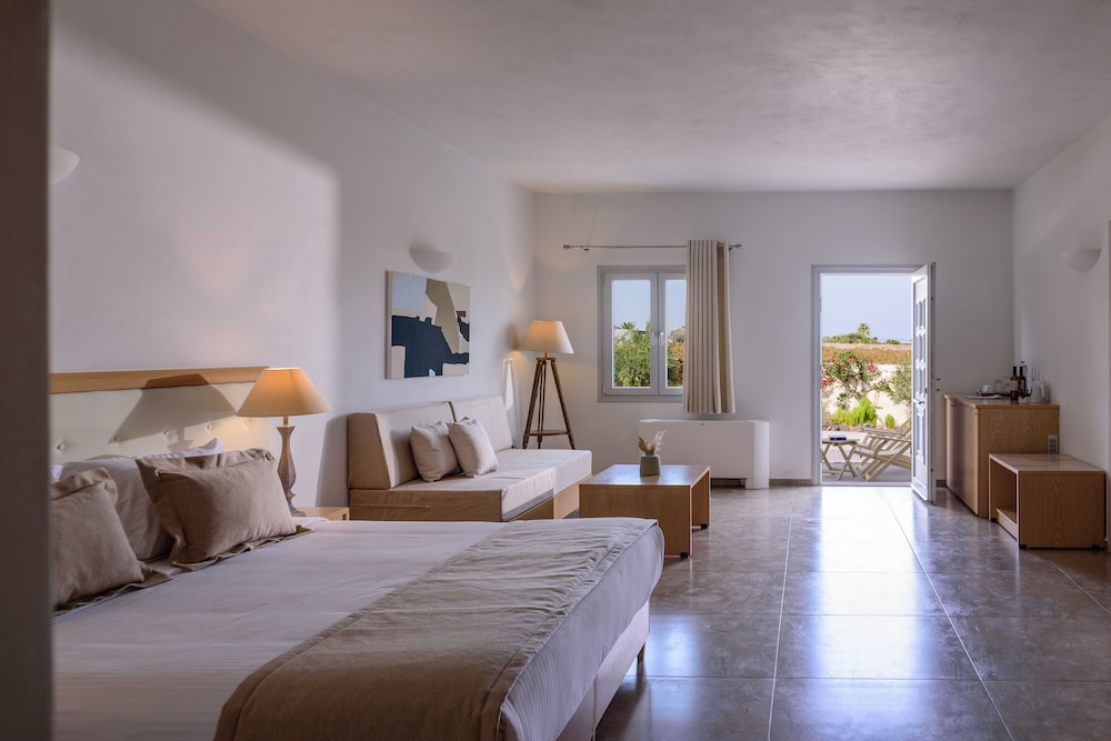Aliter Suites — Hotel rooms in Karterados, South Aegean