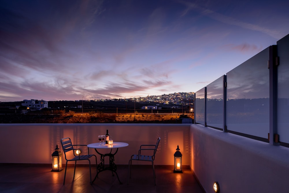 Aliter Suites — Hotel building in Karterados, South Aegean