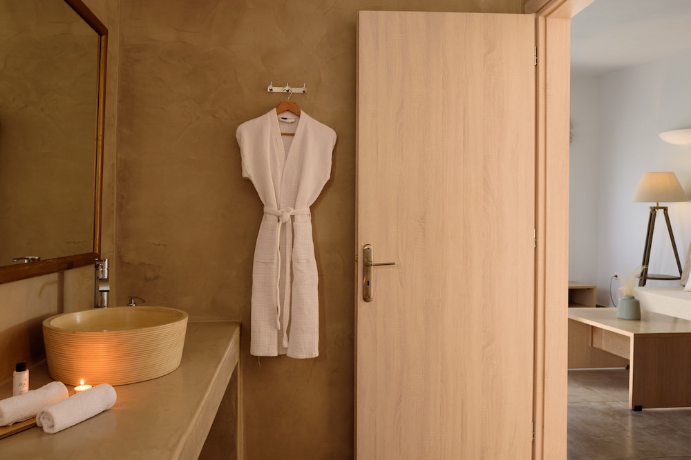 Aliter Suites — Spa in Karterados, South Aegean