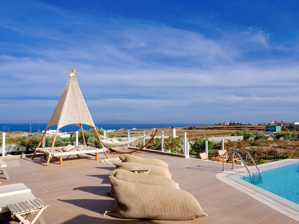 Aliter Suites — Swimming pool in Karterados, South Aegean