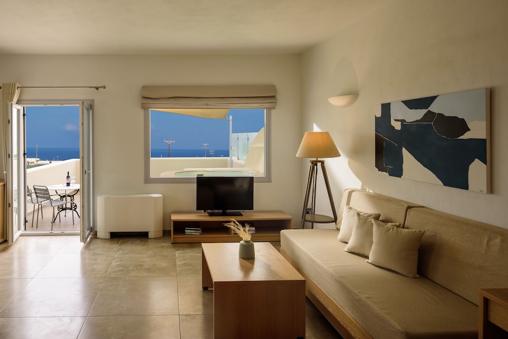 Aliter Suites — Hotel rooms in Karterados, South Aegean