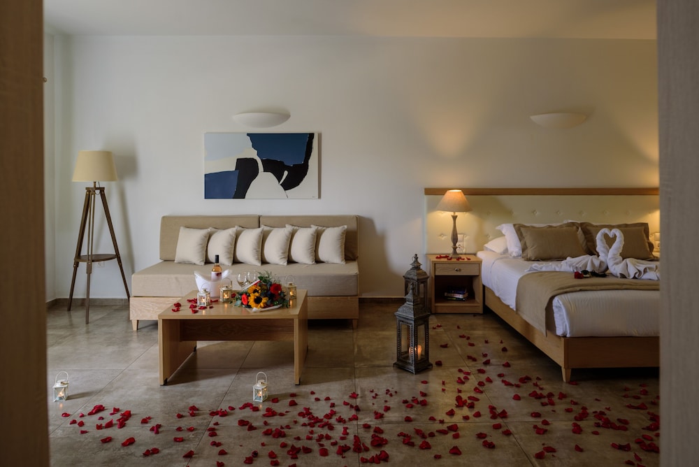 Aliter Suites — Hotel rooms in Karterados, South Aegean