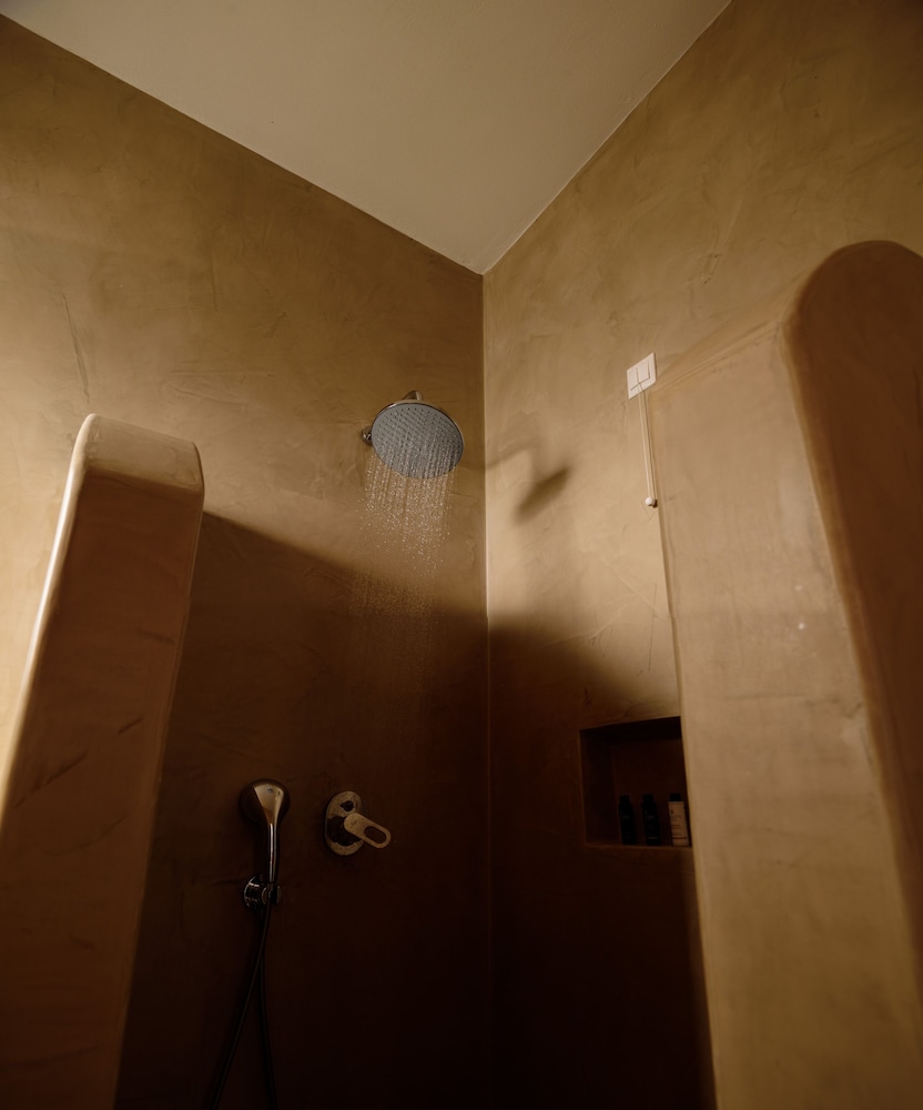 Aliter Suites — Hotel rooms in Karterados, South Aegean
