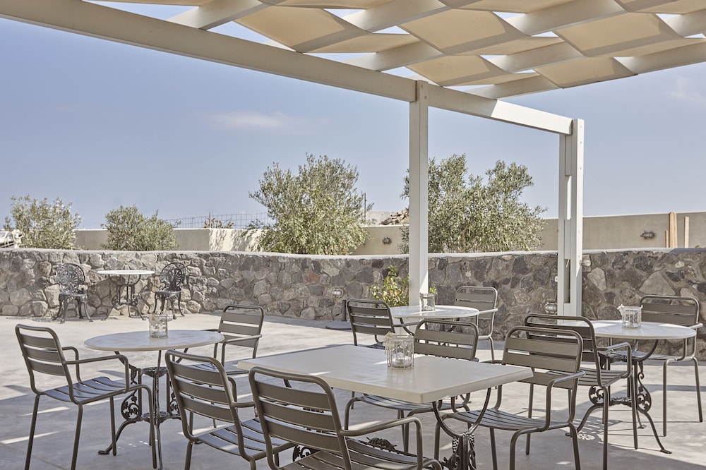 Aliter Suites — Restaurant & bars in Karterados, South Aegean