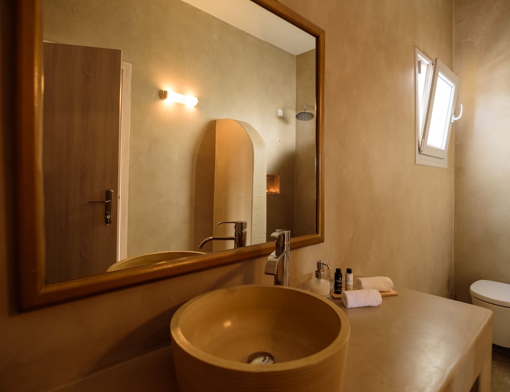 Aliter Suites — Hotel rooms in Karterados, South Aegean