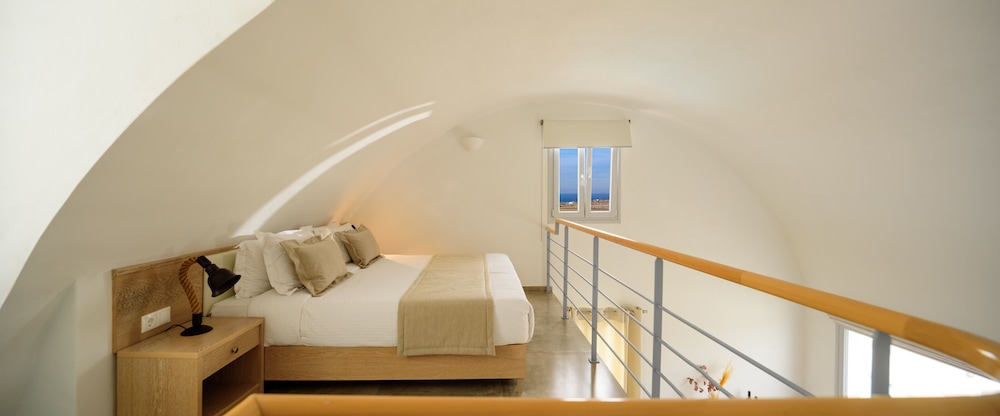 Aliter Suites — Hotel rooms in Karterados, South Aegean