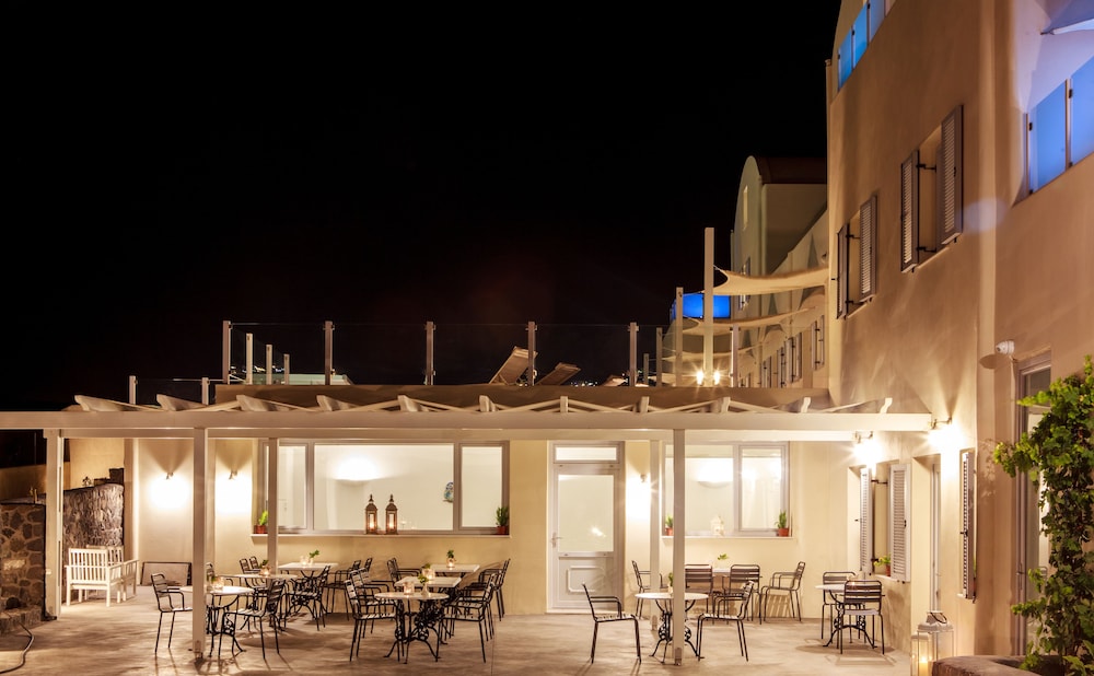 Aliter Suites — Restaurant & bars in Karterados, South Aegean