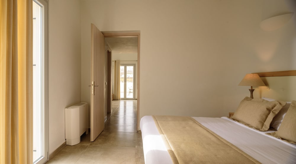 Aliter Suites — Hotel rooms in Karterados, South Aegean