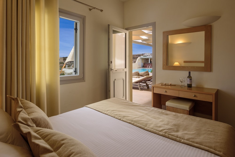 Aliter Suites — Hotel rooms in Karterados, South Aegean