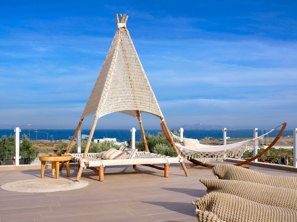 Aliter Suites — Restaurant & bars in Karterados, South Aegean