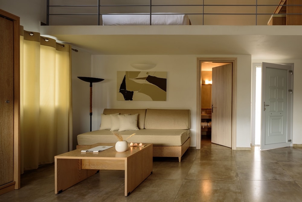 Aliter Suites — Hotel rooms in Karterados, South Aegean