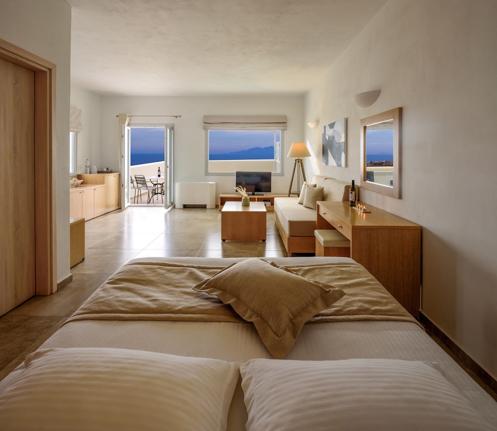 Aliter Suites — Hotel rooms in Karterados, South Aegean