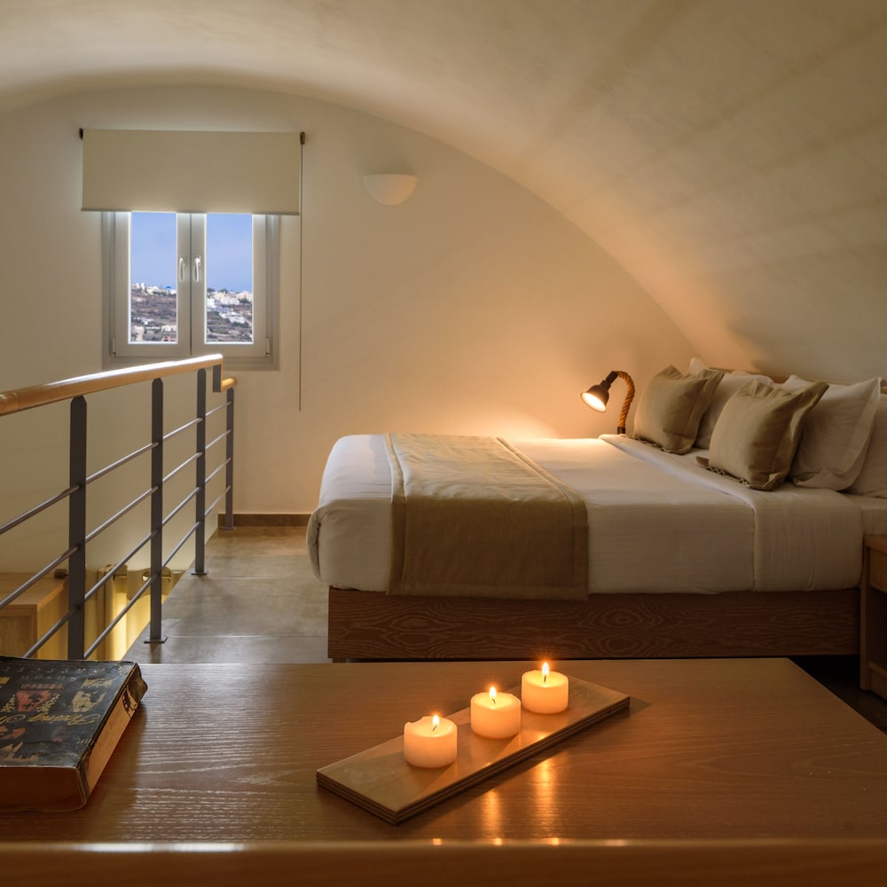 Aliter Suites — Hotel rooms in Karterados, South Aegean
