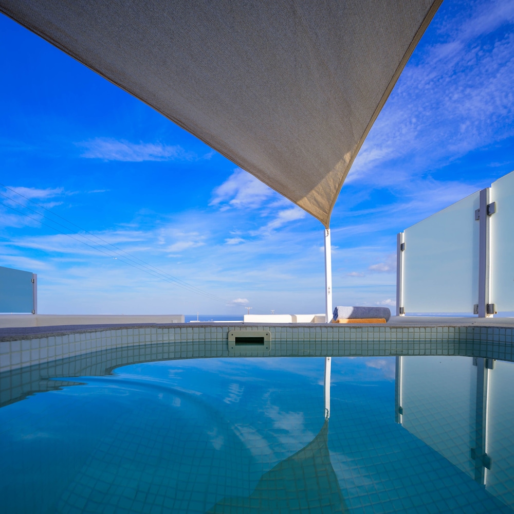Aliter Suites — Swimming pool in Karterados, South Aegean