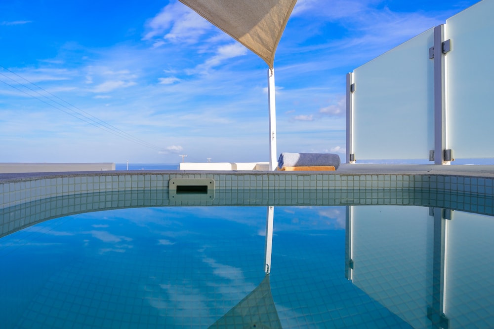 Aliter Suites — Swimming pool in Karterados, South Aegean