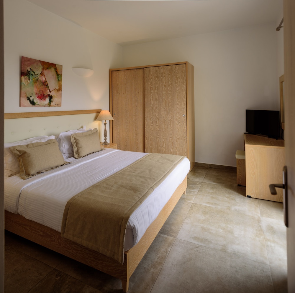 Aliter Suites — Hotel rooms in Karterados, South Aegean