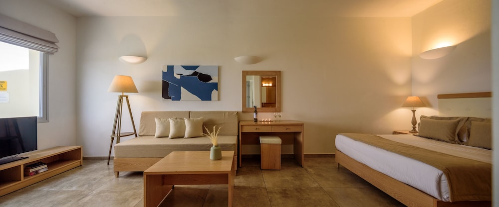 Aliter Suites — Hotel rooms in Karterados, South Aegean