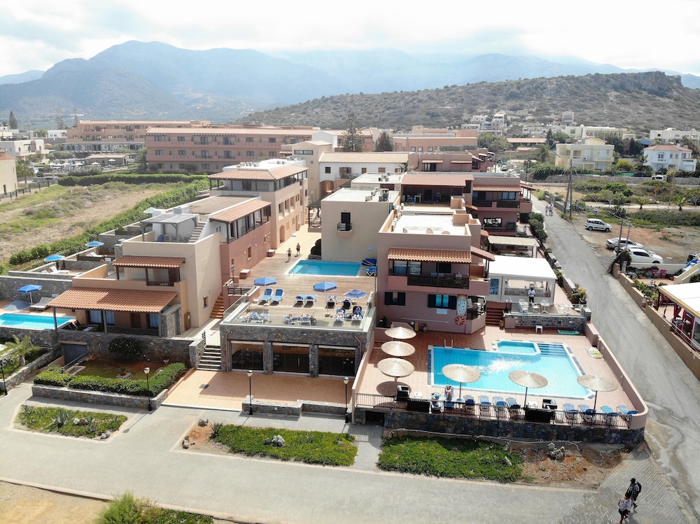 Mila Sissi Bay Hotel — Swimming pool in Sissi