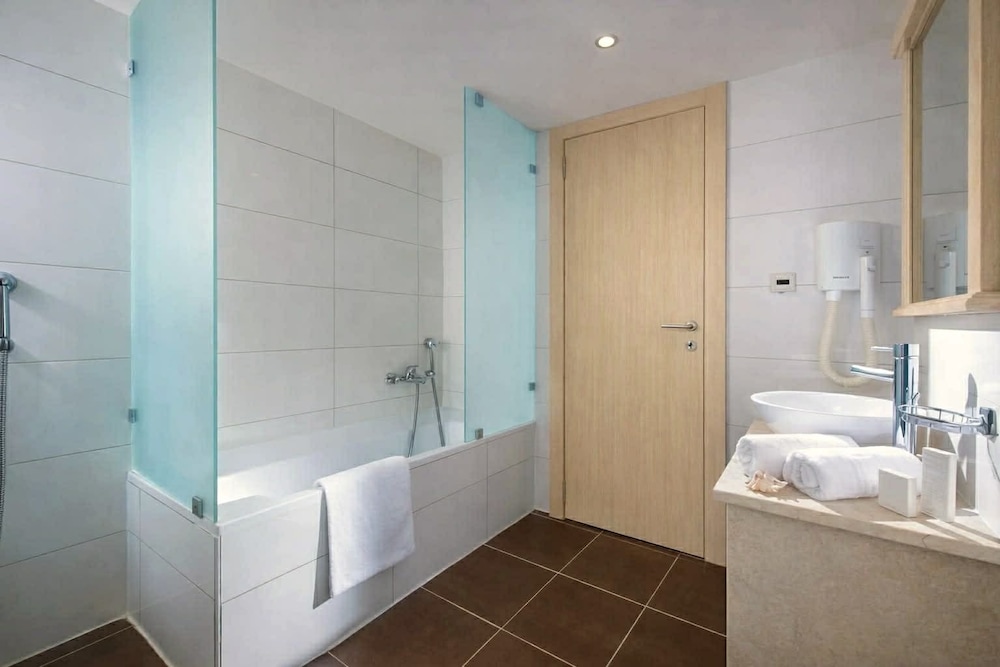 Mila Sissi Bay Hotel — Hotel rooms in Sissi