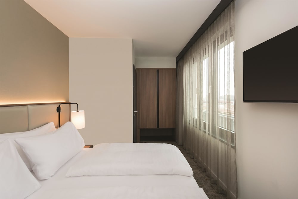 Adina Apartment Hotel Frankfurt Westend — Hotel rooms in Frankfurt am Main, Hesse