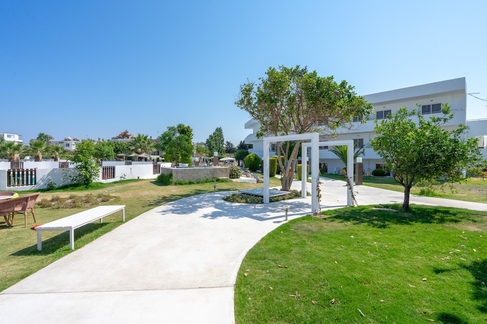 Stamos Hotel — Hotel building in Faliraki, South Aegean