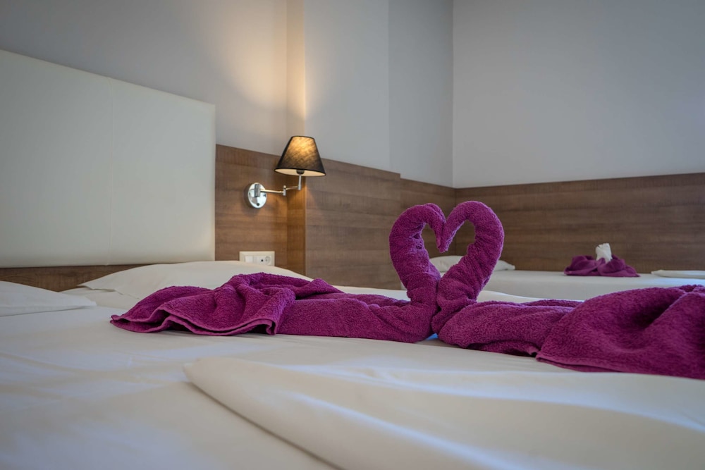 Stamos Hotel — Hotel rooms in Faliraki, South Aegean