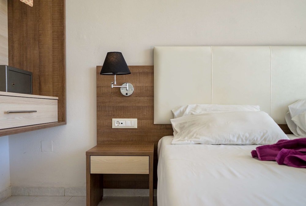 Stamos Hotel — Hotel rooms in Faliraki, South Aegean