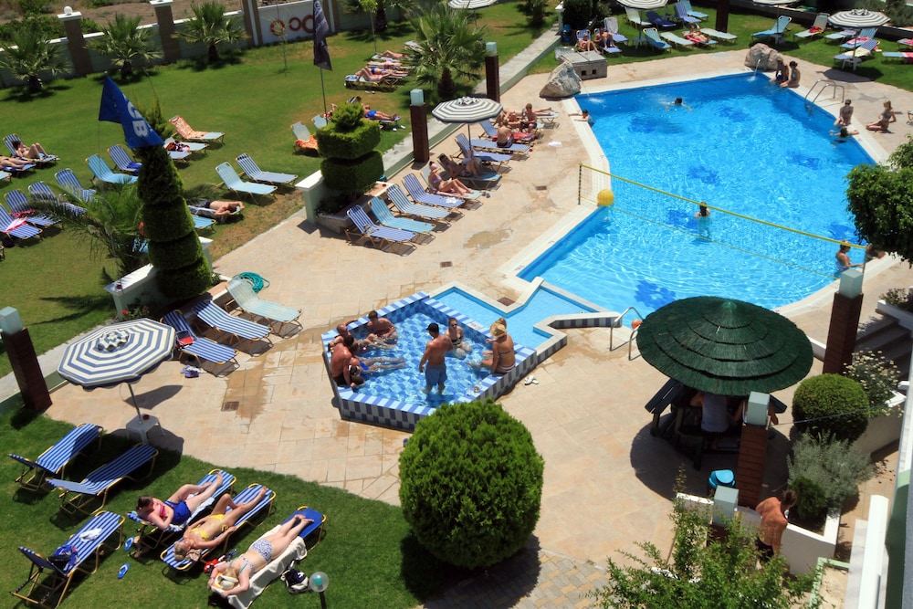 Stamos Hotel — Swimming pool in Faliraki, South Aegean