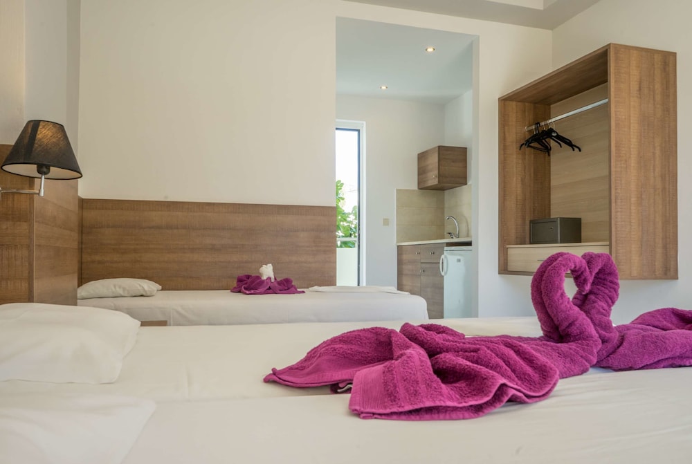 Stamos Hotel — Hotel rooms in Faliraki, South Aegean