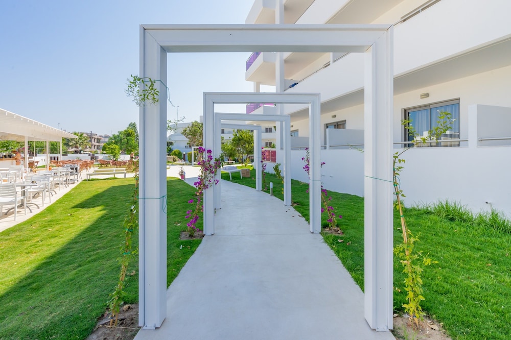Stamos Hotel — Hotel building in Faliraki, South Aegean