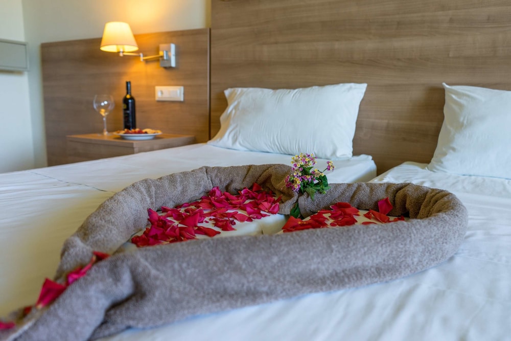 Stamos Hotel — Hotel rooms in Faliraki, South Aegean