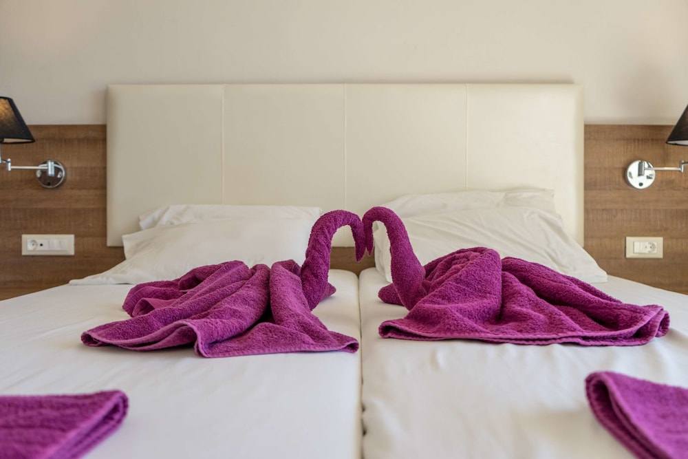 Stamos Hotel — Hotel rooms in Faliraki, South Aegean