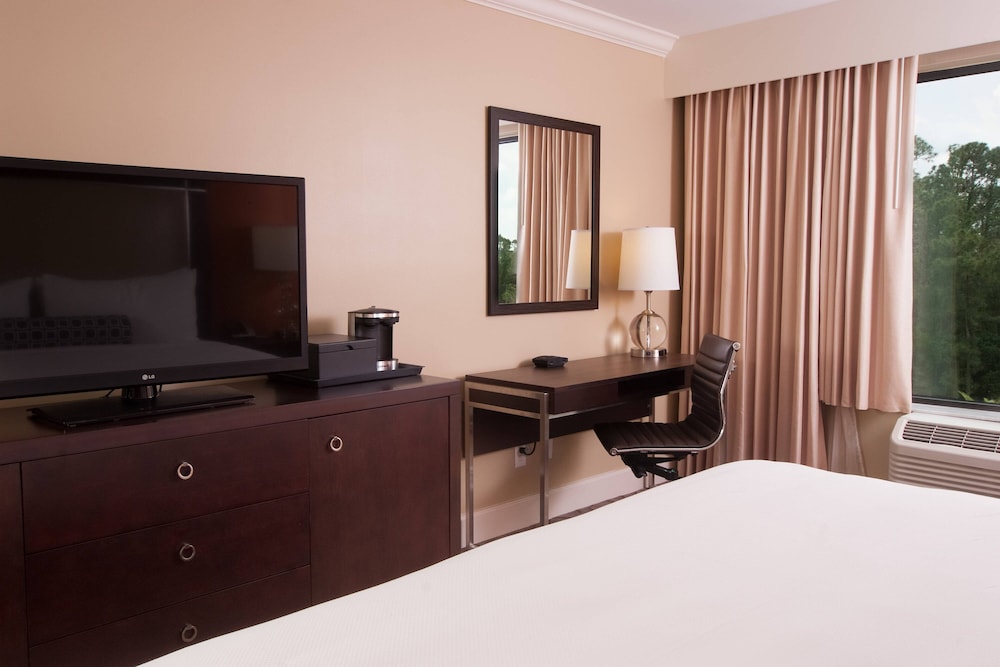 Delta Hotels by Marriott Orlando Lake Buena Vista — Hotel rooms in Orlando, Florida