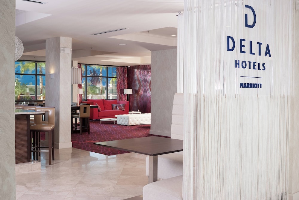Delta Hotels by Marriott Orlando Lake Buena Vista — Restaurant & bars in Orlando, Florida