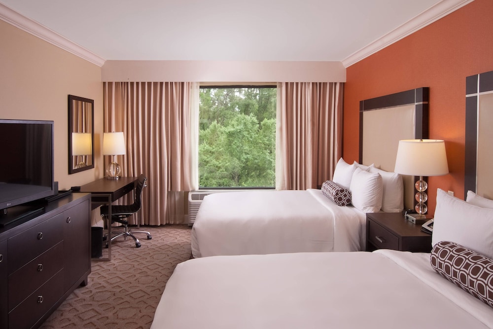 Delta Hotels by Marriott Orlando Lake Buena Vista — Hotel rooms in Orlando, Florida