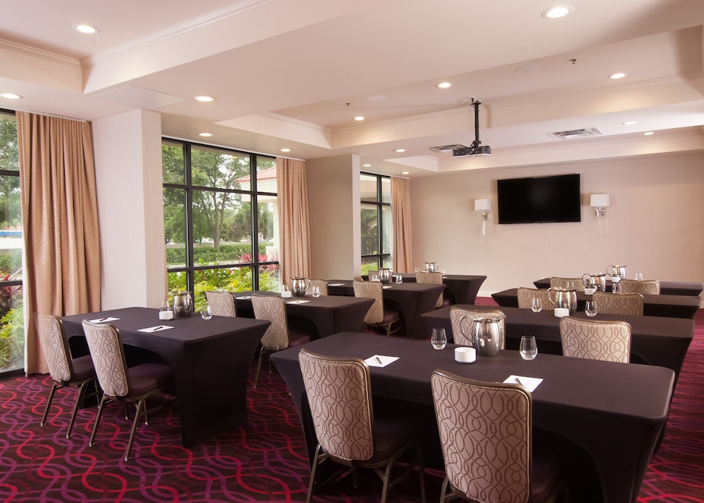 Delta Hotels by Marriott Orlando Lake Buena Vista — Restaurant & bars in Orlando, Florida