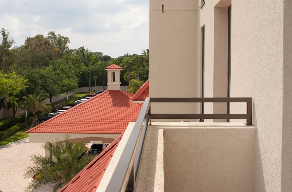 Delta Hotels by Marriott Orlando Lake Buena Vista — Hotel building in Orlando, Florida